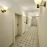 Ars Longa Apartment