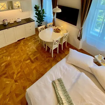 Apartma Ars Longa *